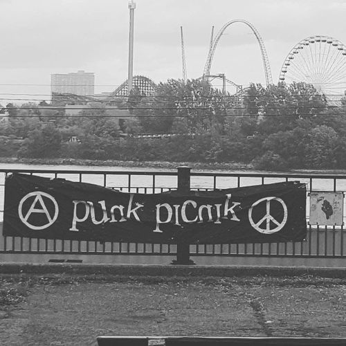 PUNX PICNIC - HOCHELAGA VS MILE END KICKBALL